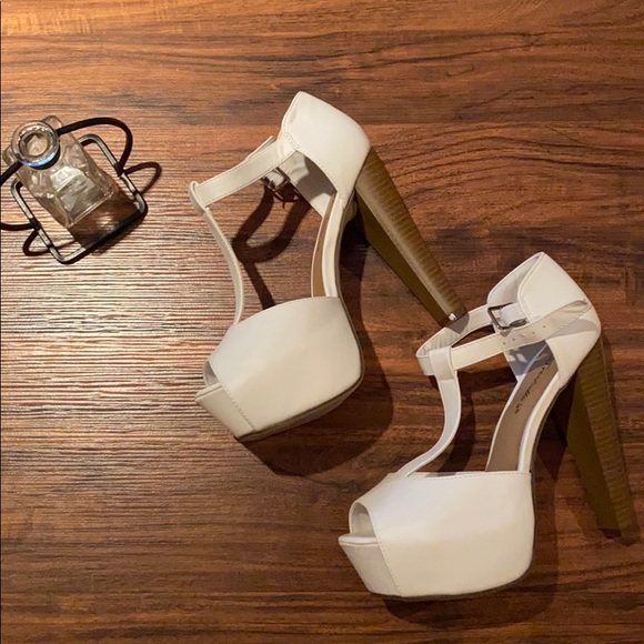 Breckelle's Platform Heel - White - Picture 1 of 4